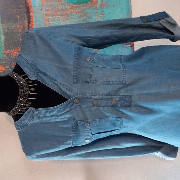 Blu Pepper Women's Blue Denim Top Size M /NWT - Picture 12 of 17